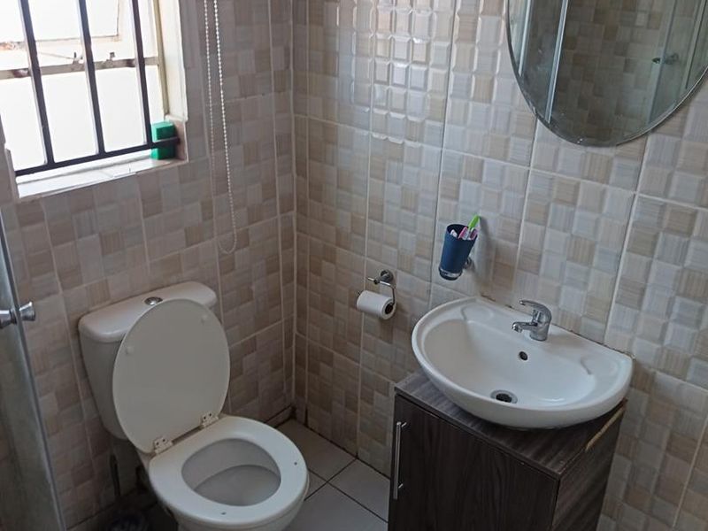 Two bedrooms house for sale in Chrystal Park Ext 58 - Photo 8
