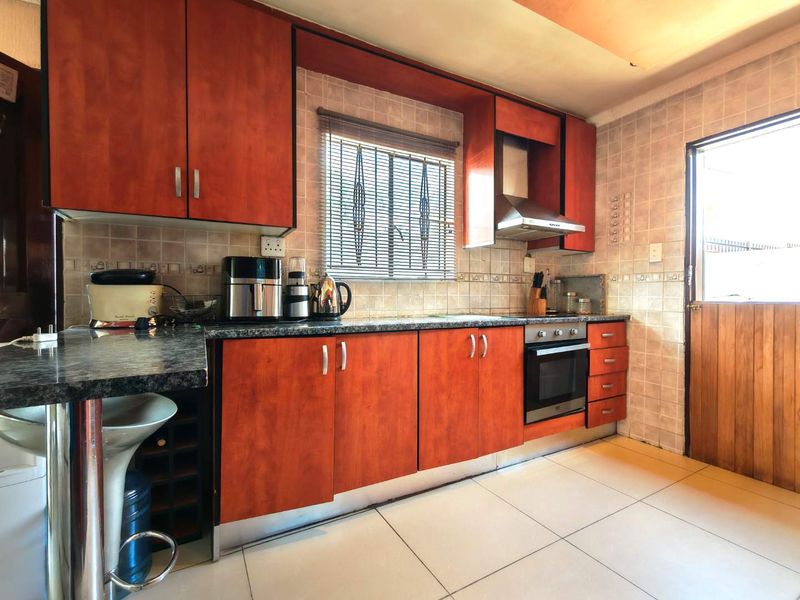 4 Bedroom House for Sale in Cosmo City - Photo 5