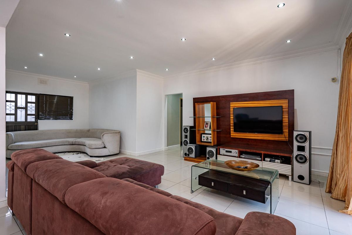 Discover this charming free-standing corner home nestled in the heart of New Germany, - Photo 2