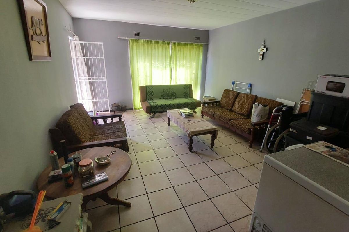 Charming 2-Bed Ground Floor Unit with Garden! - Photo 5