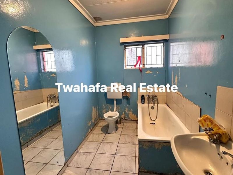 Spacious home with lots of potential - Photo 5