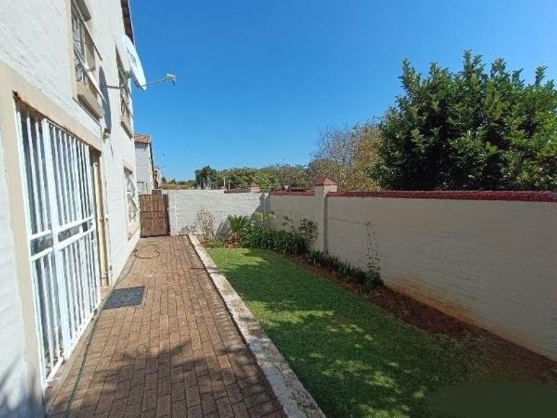 HEUWELSIG SECURITY ESTATE - CENTURION - 3 BEDROOMS - 2 BATH - Photo 3