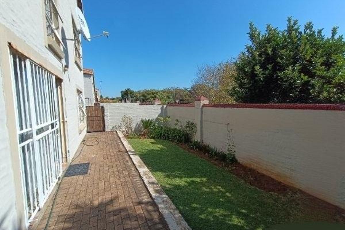 HEUWELSIG SECURITY ESTATE - CENTURION - 3 BEDROOMS - 2 BATH - Photo 3