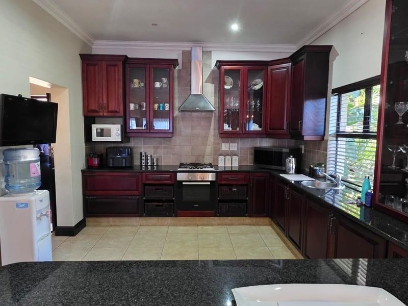 Luxury 4 Bedroom freestanding home in Zimbali Estate for rent - Photo 9