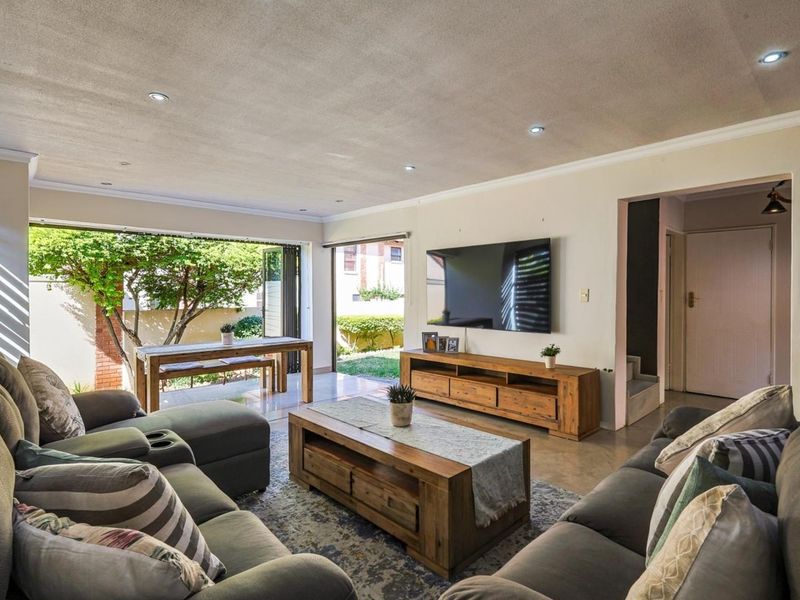 Charming three-bedroom home in Monterrey Place - Photo 8