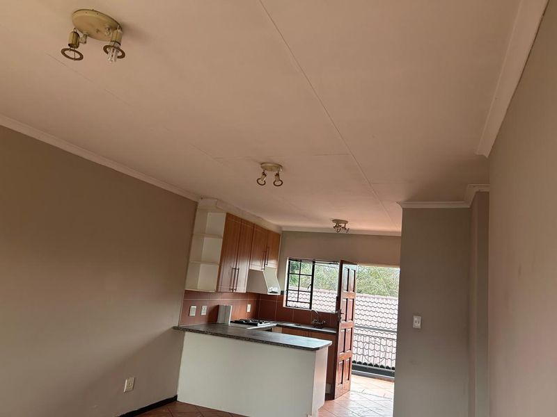 Tranquil Living Space! - Photo 3