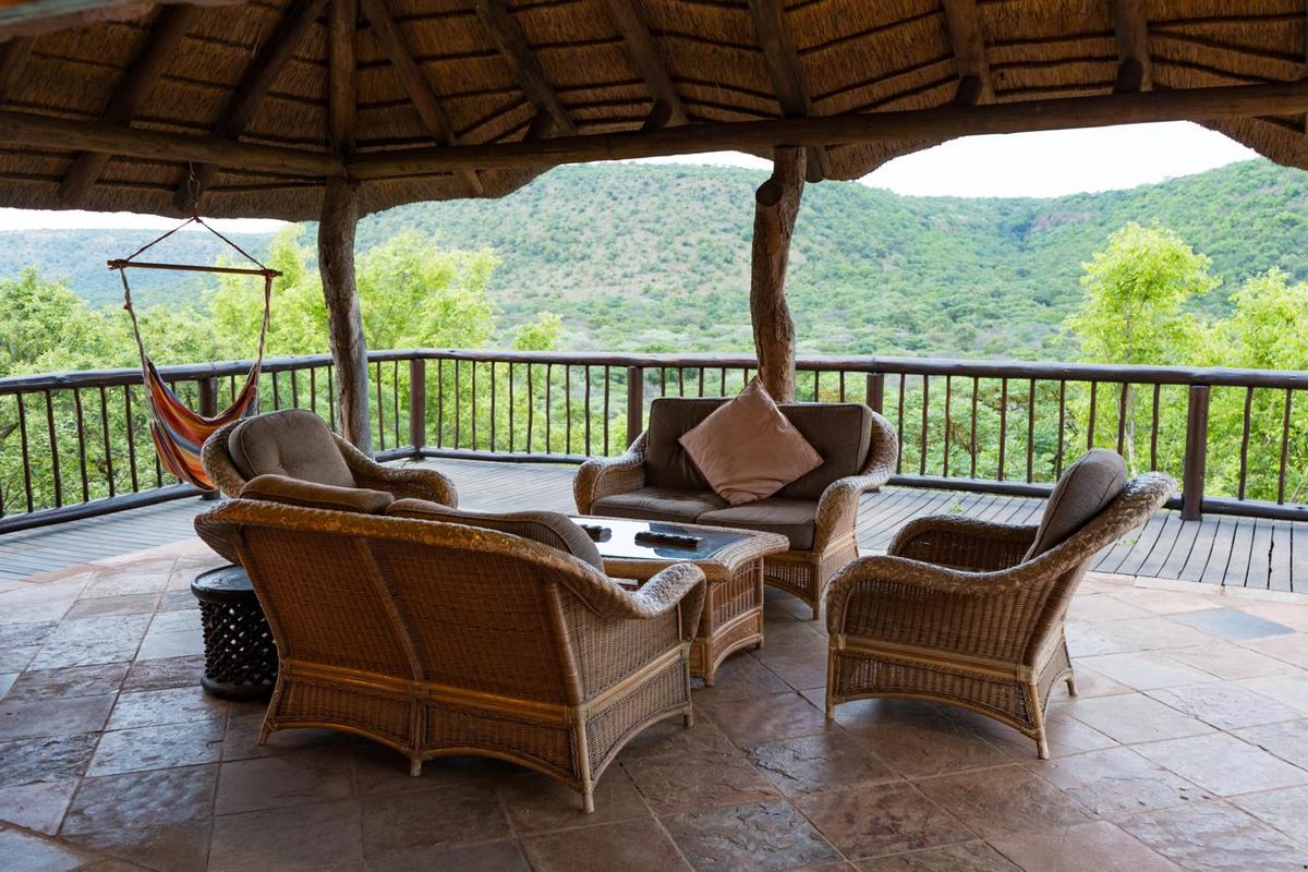 SPACIOUS SECURE AND WELL FURNISHED - FREE STANDING PRIVATE! - Photo 4