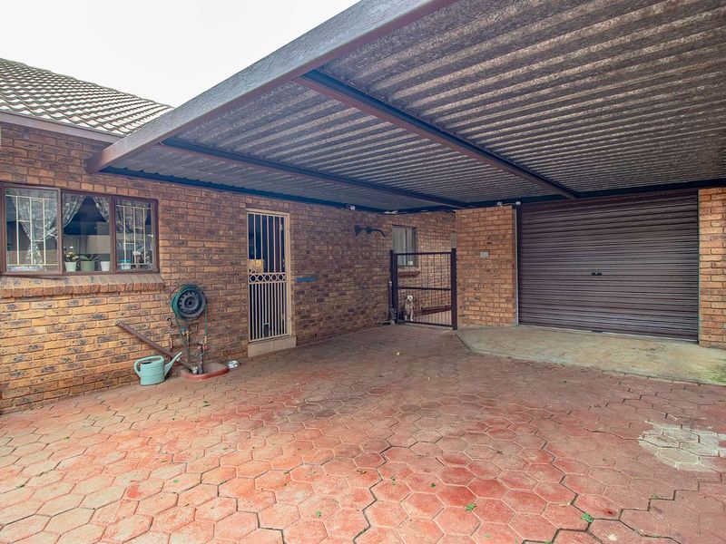 Ideal Lock up and go family home, in a great condition. - Photo 3