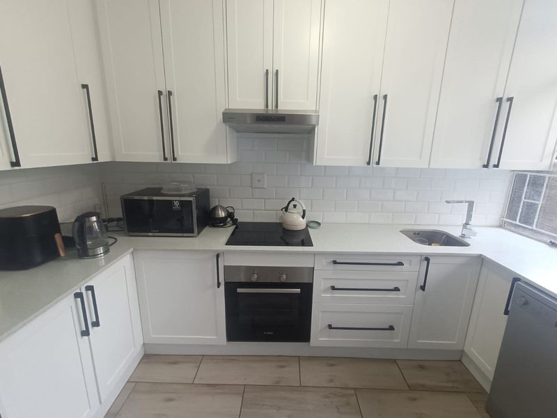 Exclusively Listed – Spacious Duplex in a Well-Established Area in Clubview. - Photo 2