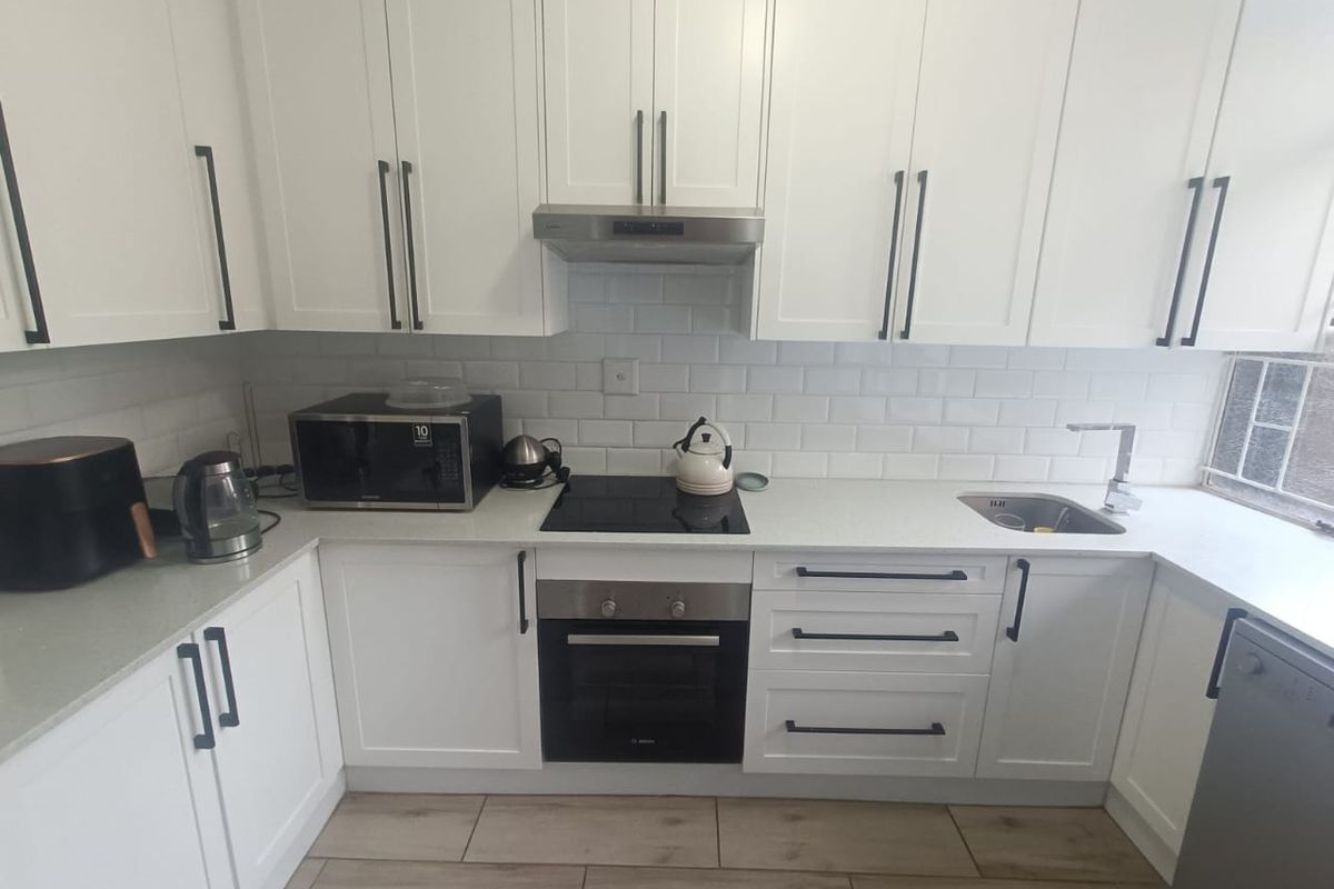 Exclusively Listed – Spacious Duplex in a Well-Established Area in Clubview. - Photo 2