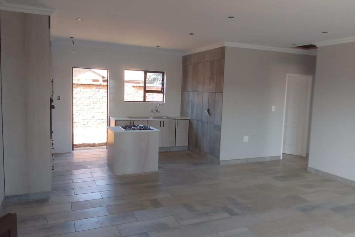 New Modern Secure Face-brick townhouse in the peaceful area of Riversdale - Photo 5