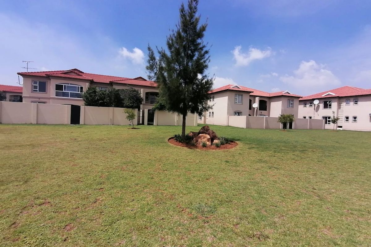 3 BED, 2 FULL BATHS APARTMENT TO RENT IN MOREHILL EXT 2 - Photo 4