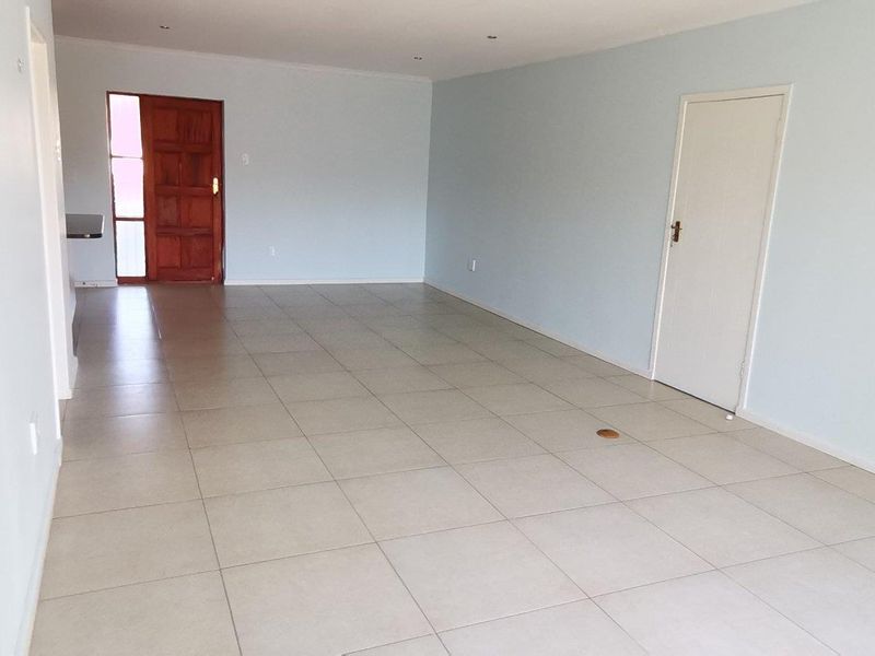 Stylish 3-Bed Townhouse in Cosmos Villas - Available 15 April 2026! - Photo 3