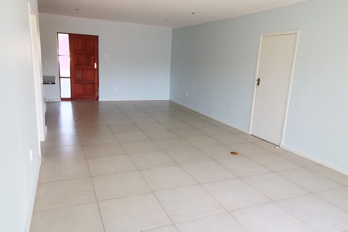 Stylish 3-Bed Townhouse in Cosmos Villas - Available 15 April 2026! - Photo 3