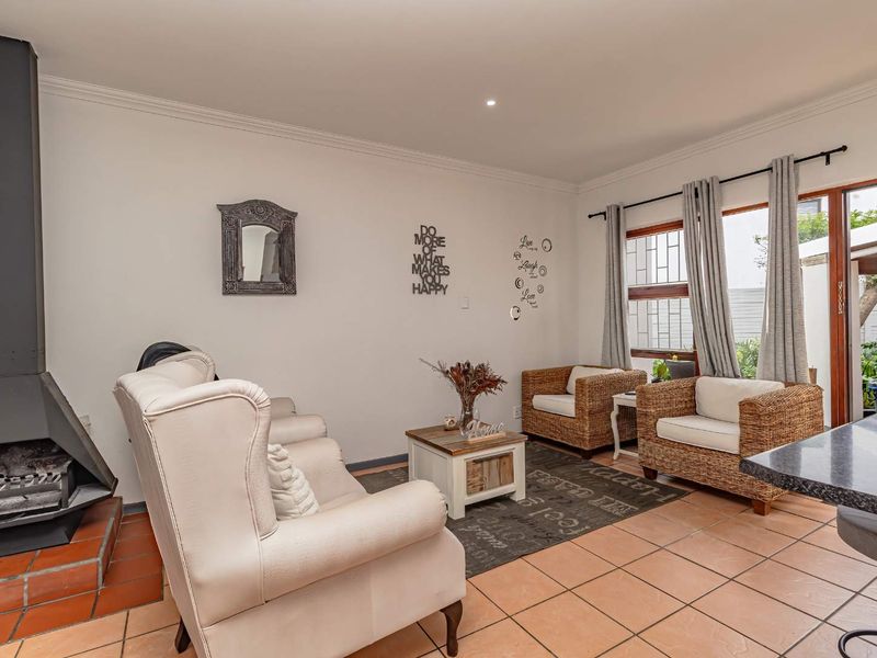 Spacious 5 bedroom house with immaculate ocean views - Photo 8