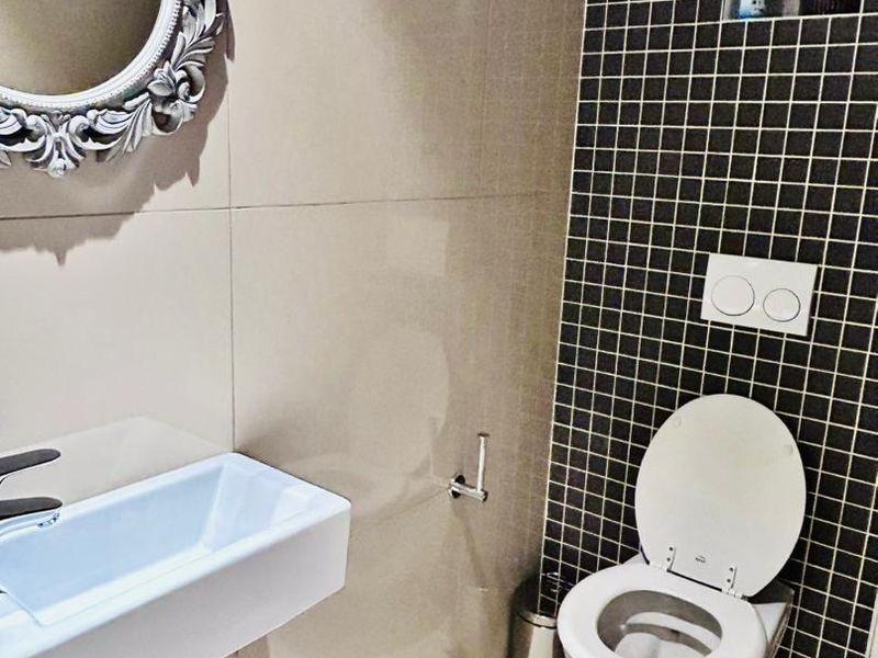 Fully Furnished Apartment To Let In Freedom Plaza - Photo 6