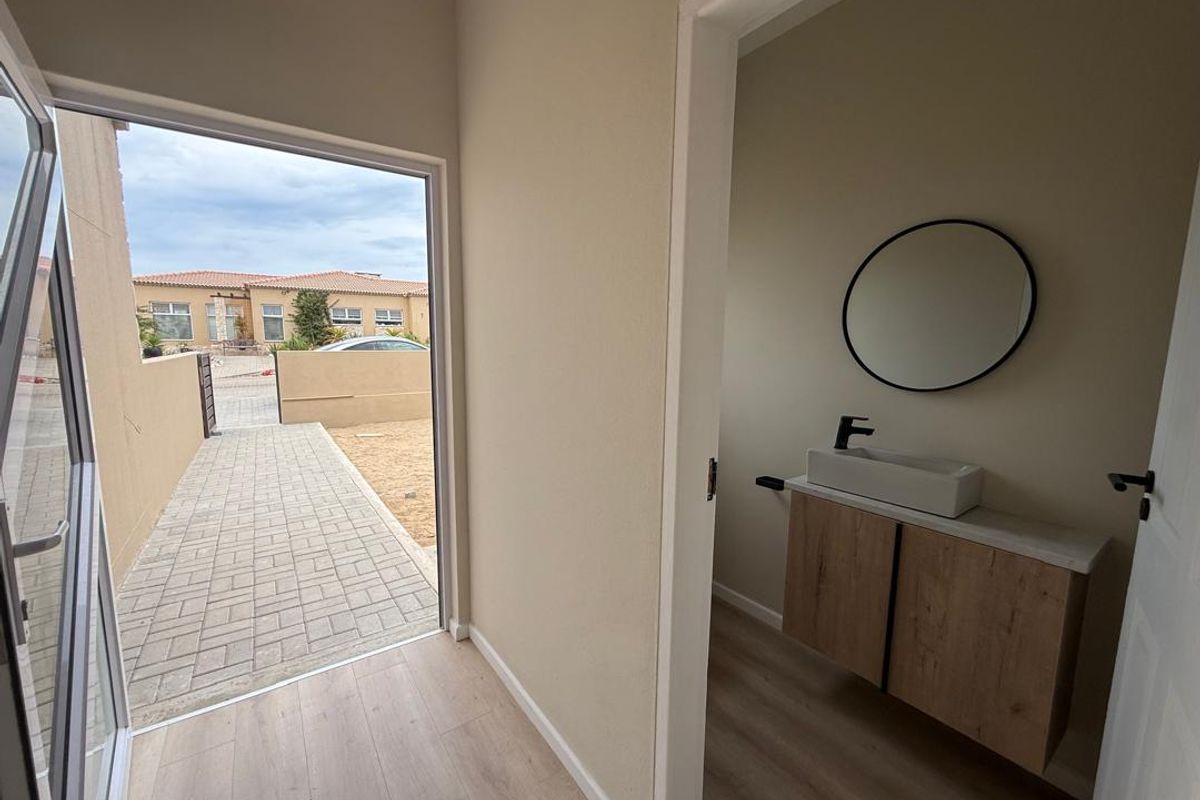 FOR SALE: LUXURY 3-BEDROOM EN-SUITE HOME IN ROSSMUND GOLF ESTATE, NAMIBIA - Photo 4