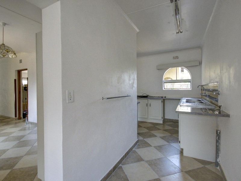 Outright bargain with cottage! - Photo 9