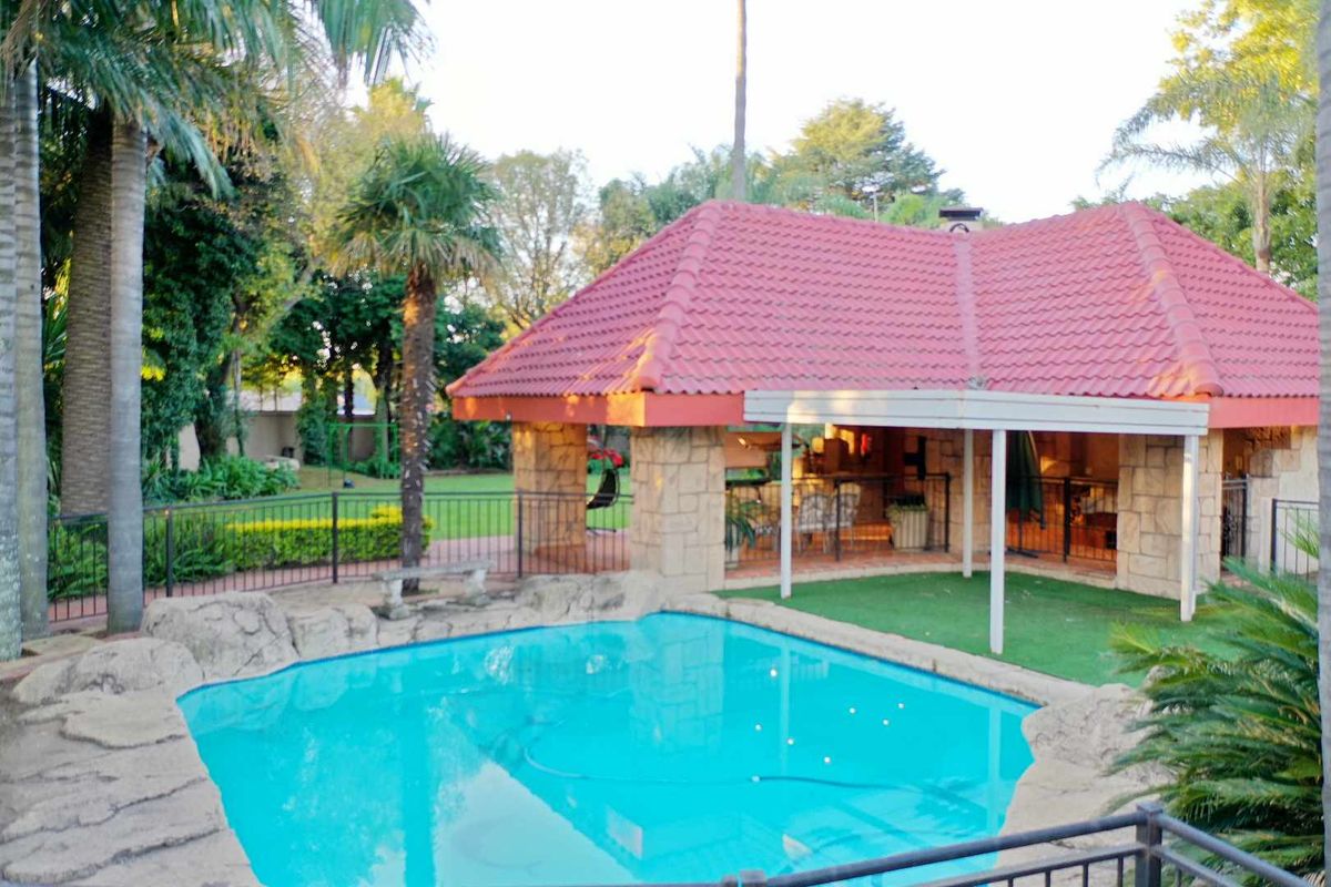 An Extensive and Versatile Classic Family Home in Beautiful Rynfield Estates - Photo 4