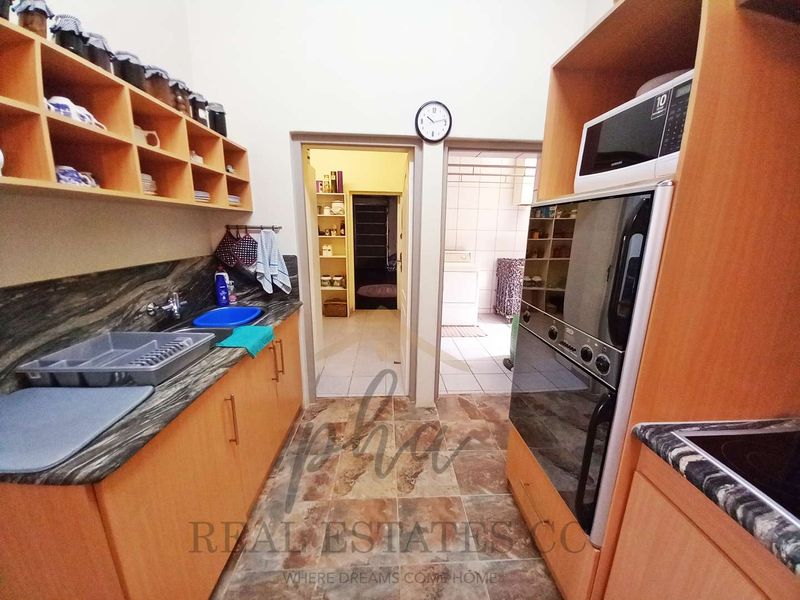 Family Home For Sale In Hentiesbay, Walking Distance From The Beach - Photo 8