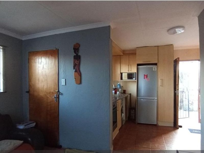 Stunning Home In Clayville Ext 26 Awaits You - Photo 4