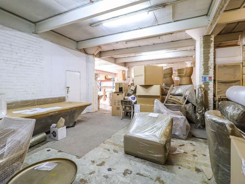 **Prime Industrial Warehouse & Office Space in Wynberg** - Photo 6