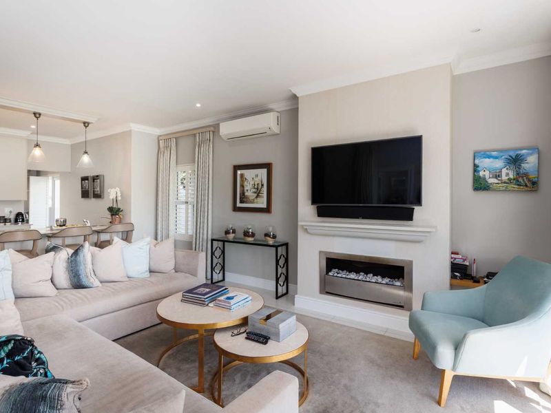 A Lakeside Four-Bedroom Double-Storey Home in The Vines on Val de Vie Estate - Photo 6