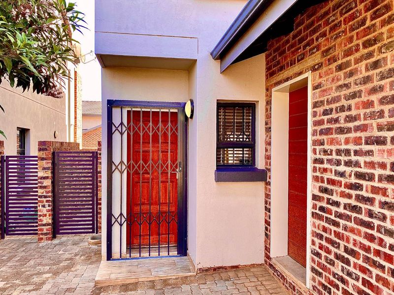 CHARMING HOME FOR A YOUNG FAMILY - Photo 2