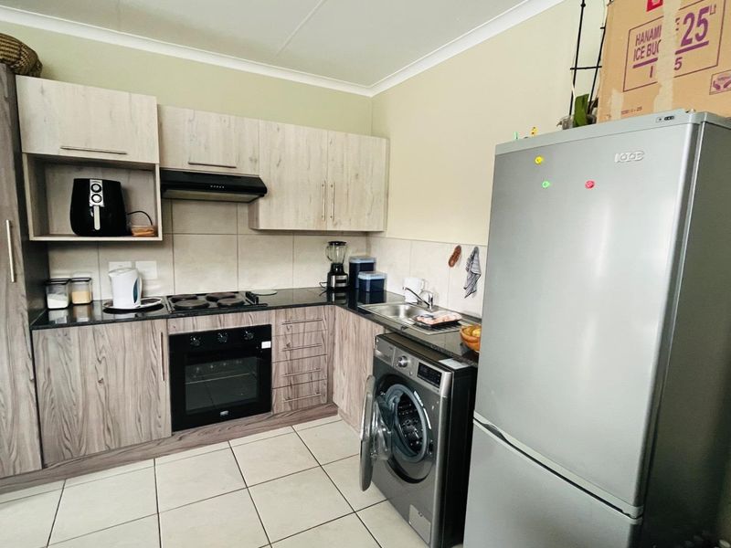 Small family or investment opportunity. - Photo 3