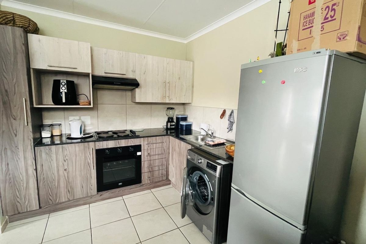 Small family or investment opportunity. - Photo 3