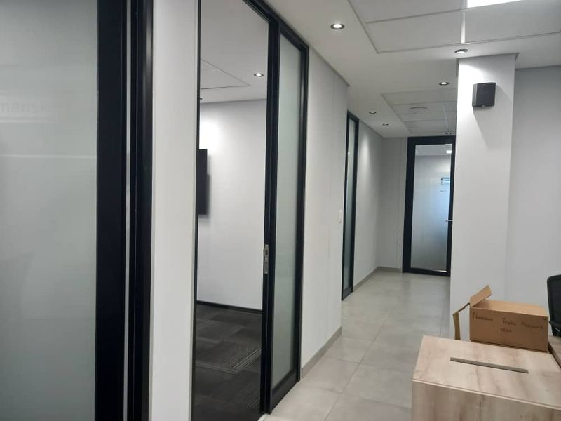 A GRADE OFFICE TO LET - Photo 2