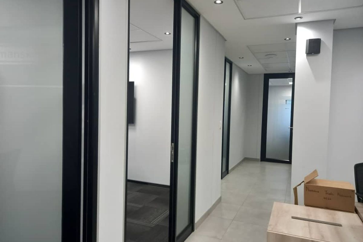 A GRADE OFFICE TO LET - Photo 2