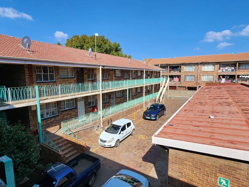 2 Bedroom Apartment For Sale in Vanderbijlpark CW3 - Photo 2