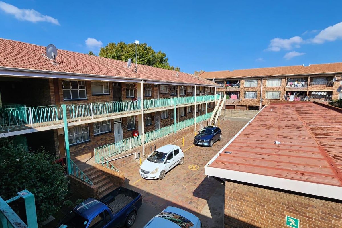 2 Bedroom Apartment For Sale in Vanderbijlpark CW3 - Photo 2