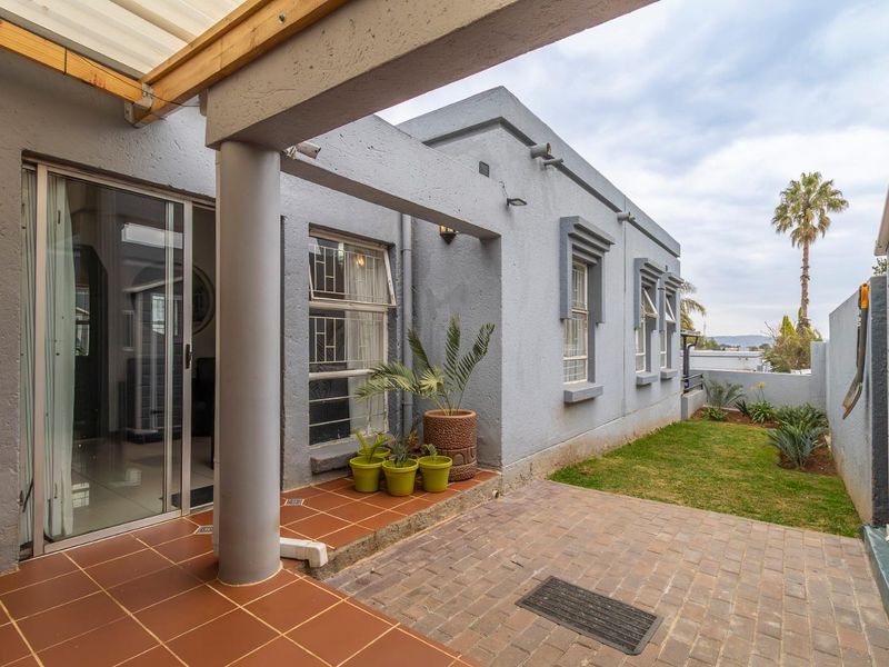 Modern Comfort Meets Tranquil Garden Living in Radiokop - Photo 3
