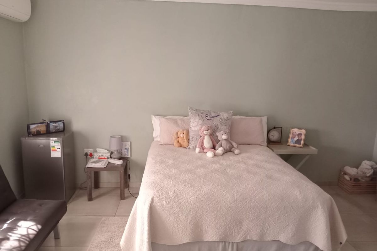 Step into comfort and modern convenience with this beautifully presented 3-bedroom home, perfectly designed for easy living. Fully tiled throughout, this home o - Photo 5