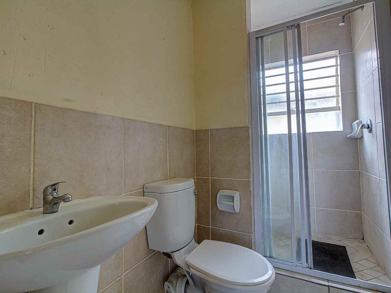 Charming and Conveniently Located Townhouse for Sale - Photo 9