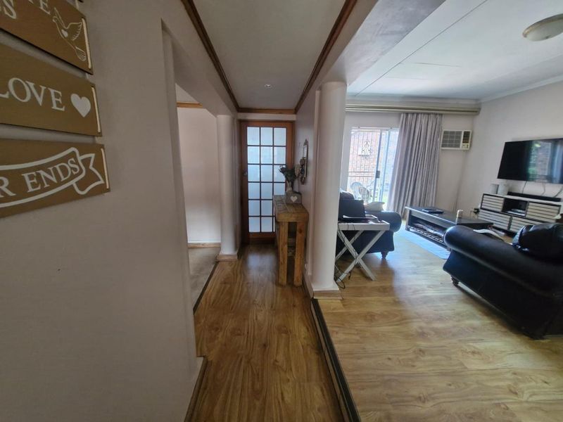 Townhouse in Rhodesdene - Photo 5