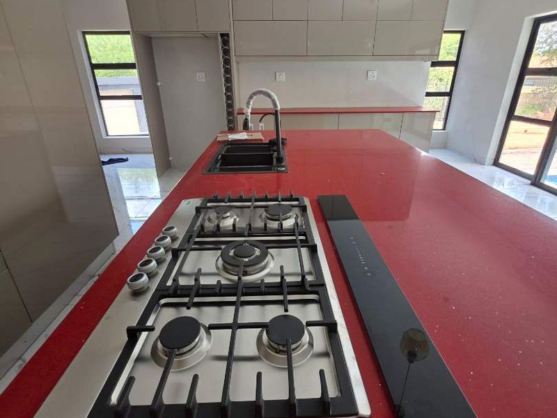 Be the first to turn the key - Photo 4