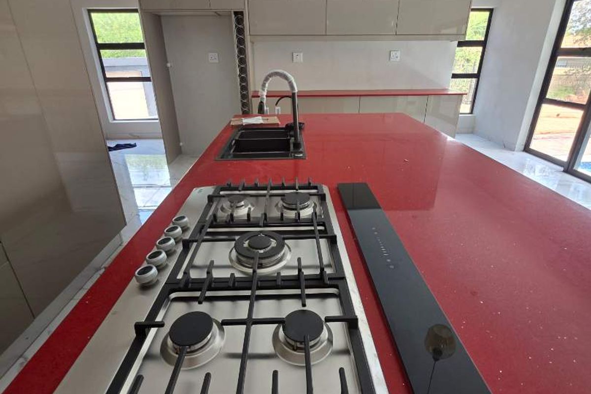 Be the first to turn the key - Photo 4