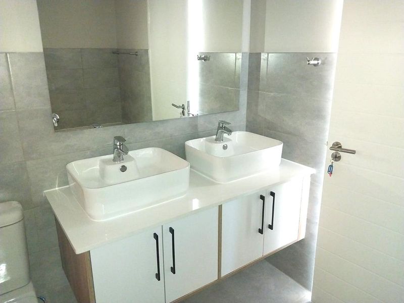UPPER FLOOR 2 BEDROOM UNIT WITH BALCONY NOW AVAILABLE TO RENT IN OLYMPUS - Photo 6