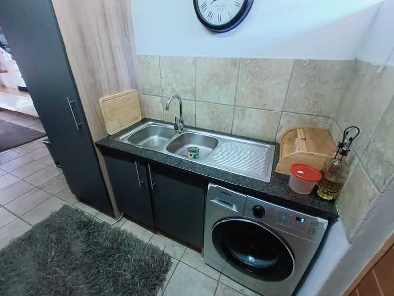 BEAUTIFUL FIRST FLOOR APARTMENT FOR SALE IN ROOIHUISKRAAL!!!!!! - Photo 4