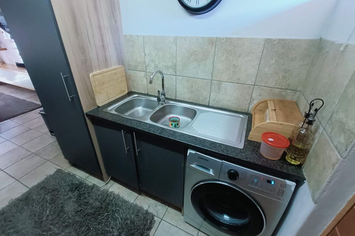 BEAUTIFUL FIRST FLOOR APARTMENT FOR SALE IN ROOIHUISKRAAL!!!!!! - Photo 4