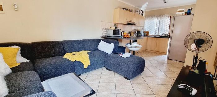 Property #2485588, Townhouse For Sale in Otjomuise