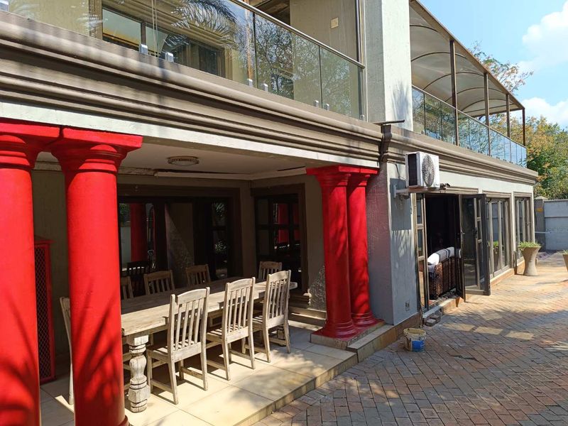 RASLOUW SECURITY ESTATE - 7 BEDROOM HOUSE - Photo 4