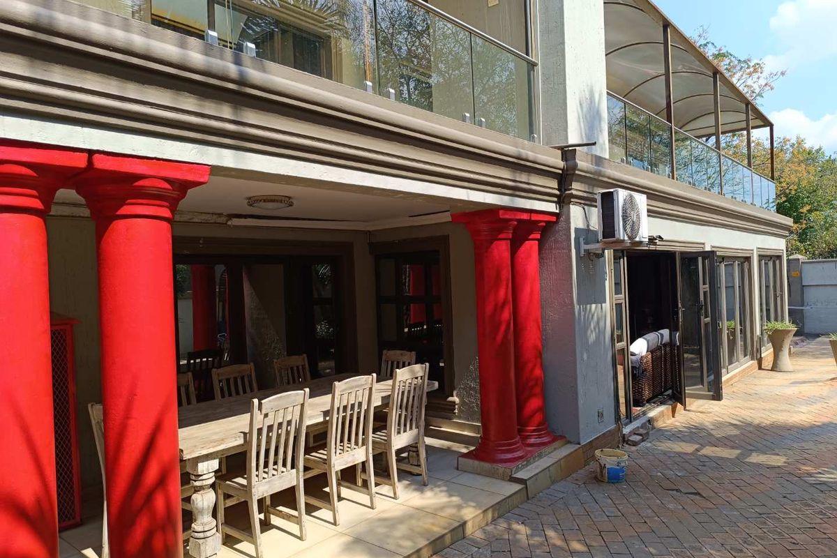 RASLOUW SECURITY ESTATE - 7 BEDROOM HOUSE - Photo 4