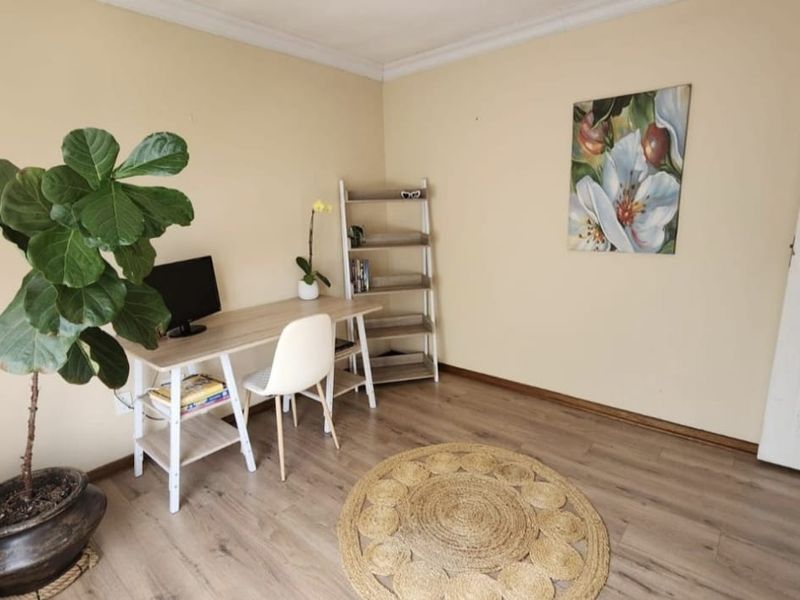 Beautiful Klinker Brick Home with a stunning garden. - Photo 9