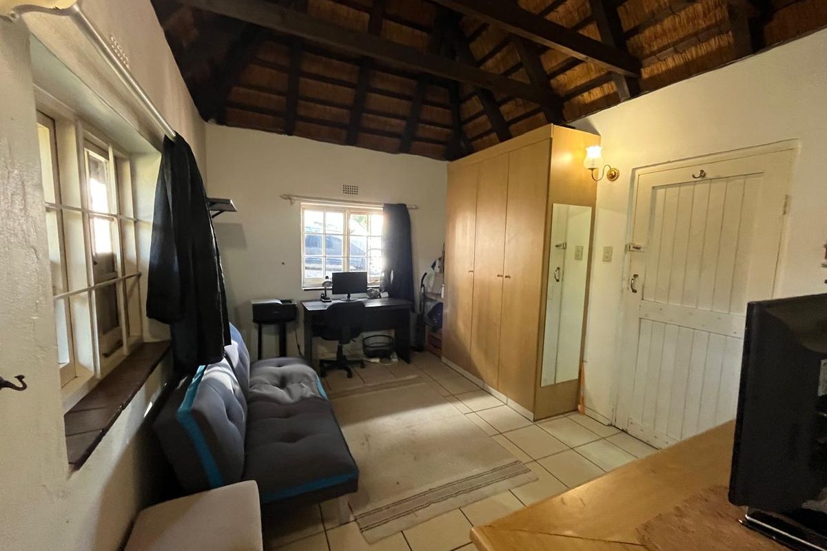 Furnished Rental One Loft bedroom PRIME Location - Photo 4