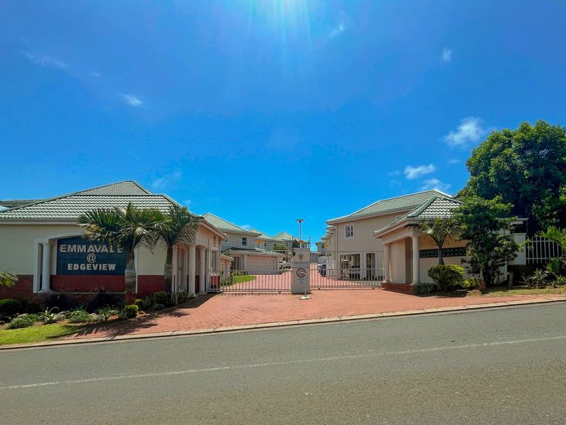 Beautiful, 3 Bedroom, move in ready townhouse! - Photo 7