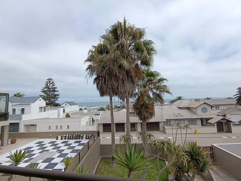 **Luxurious Double-Storey Mansion with Stunning Sea Views** - Photo 9